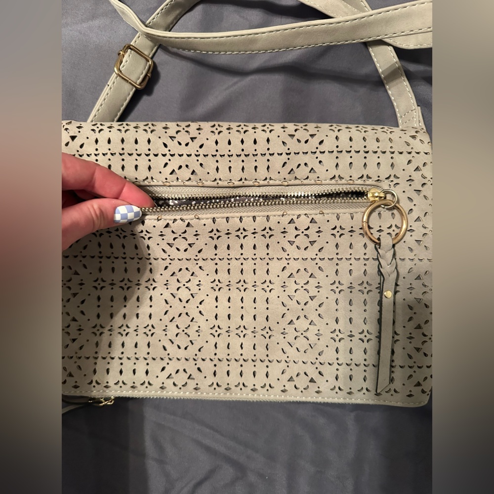 NWOT Women’s Laser-Cut Crossbody Bag with Gold Accent - Picture 2 of 9